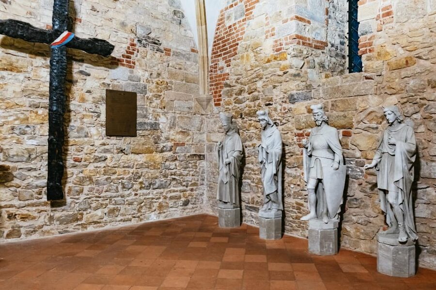Prague: Old Town, Astronomical Clock and Underground Tour - Charles Bridge, statues, and old legends