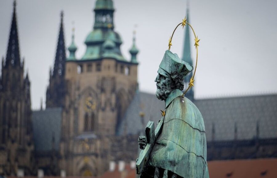 Prague: Old Town Highlights & Hidden Gems Guided Tour - A two-hour introduction to Prague that avoids the usual bottleneck