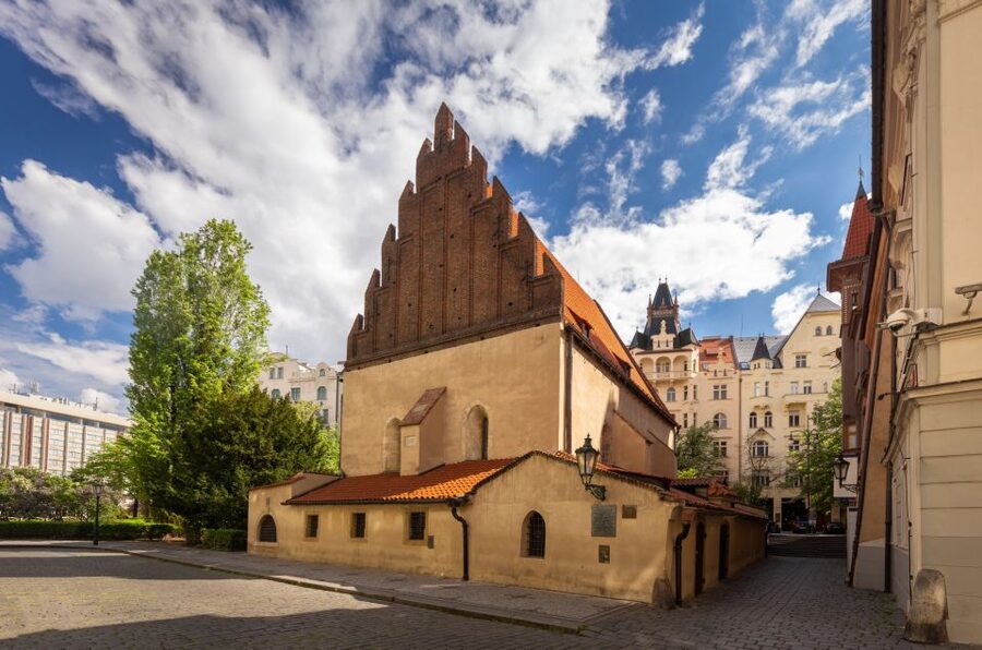 Prague: Old Town Highlights Private Guided Walking Tour - The three-hour route: royal processions and Tyn Church