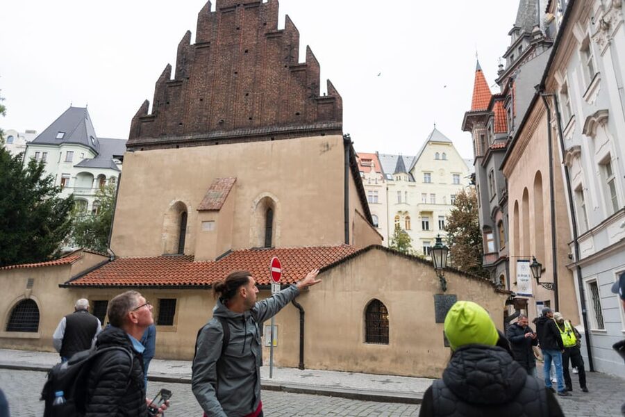 Prague: Old Town, Jewish Quarter & Astro Clock Walking Tour - Old Town Square and the Astronomical Clock