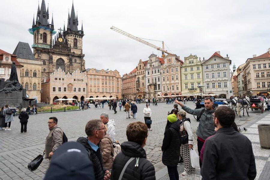 Prague: Old Town, Jewish Quarter & Astro Clock Walking Tour - The final walk to Charles Bridge