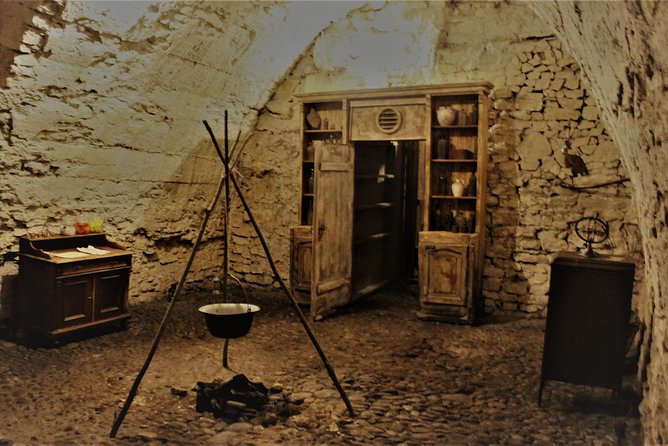 Prague Old Town, Medieval Underground and Dungeon Historical Tour - The alchemy laboratory and Prague’s legends