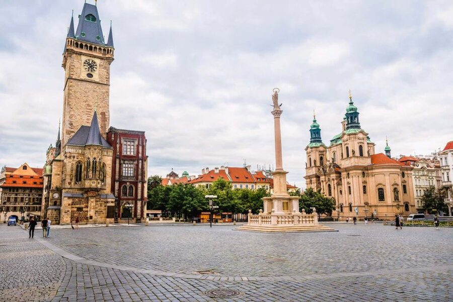 Prague: Old Town Square and Astronomical Clock Audio Guide - Reading the square through your phone