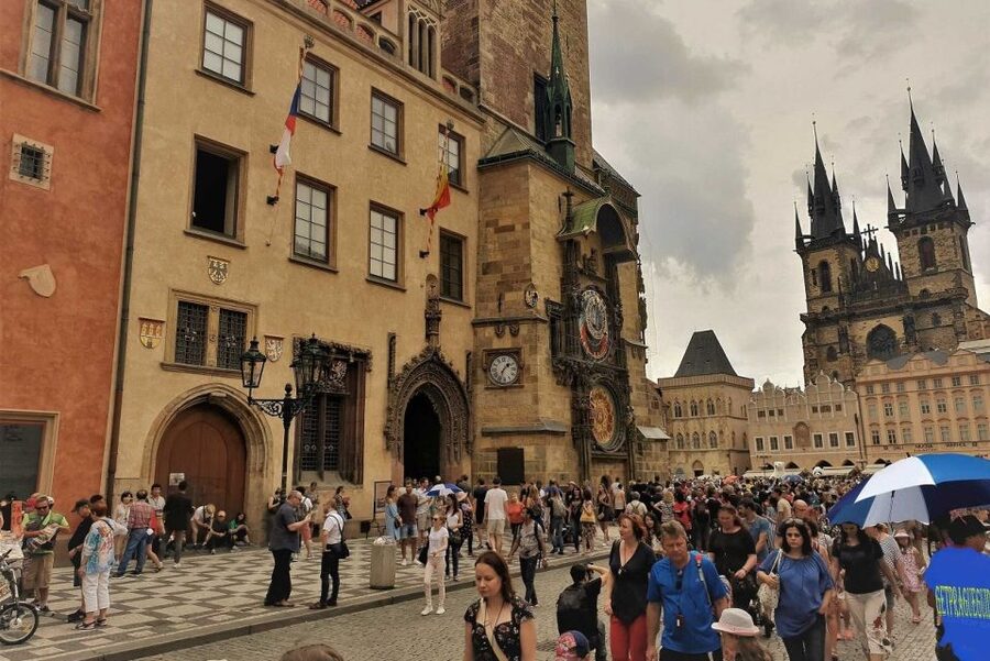 Prague: Old Town Tour & National Museum Skip-the-Line Ticket - Entering the National Museum on your own terms