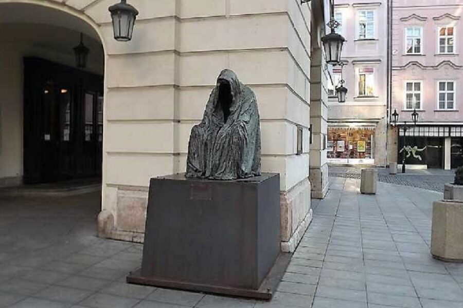 Prague: Old Town Tour & National Museum Skip-the-Line Ticket - Who will get the most from the $40 price