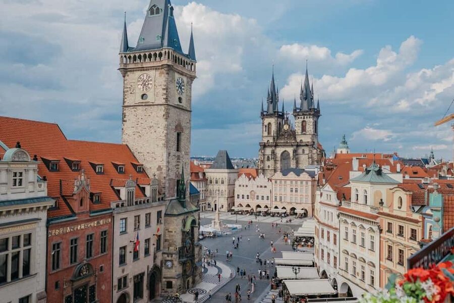 Prague Old Town, Underground and House of Alchemy Tour - Stories of medieval life, executioners, and secret societies