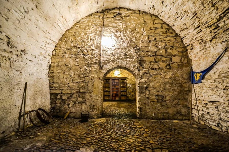 Prague: Oldtown, Medieval Underground & Dungeon History Tour - Stories of floods, fires, plague, and rebellion