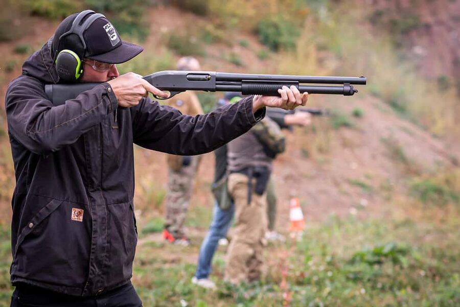 Prague: Outdoor Shooting Experience with up to 10 Guns - Choosing between one firearm and ten