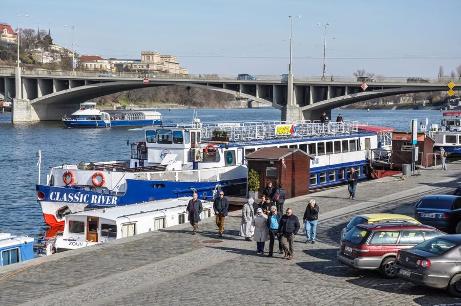 Prague: Panoramic Vltava River Cruise - Commentary, Wi-Fi, and language choices