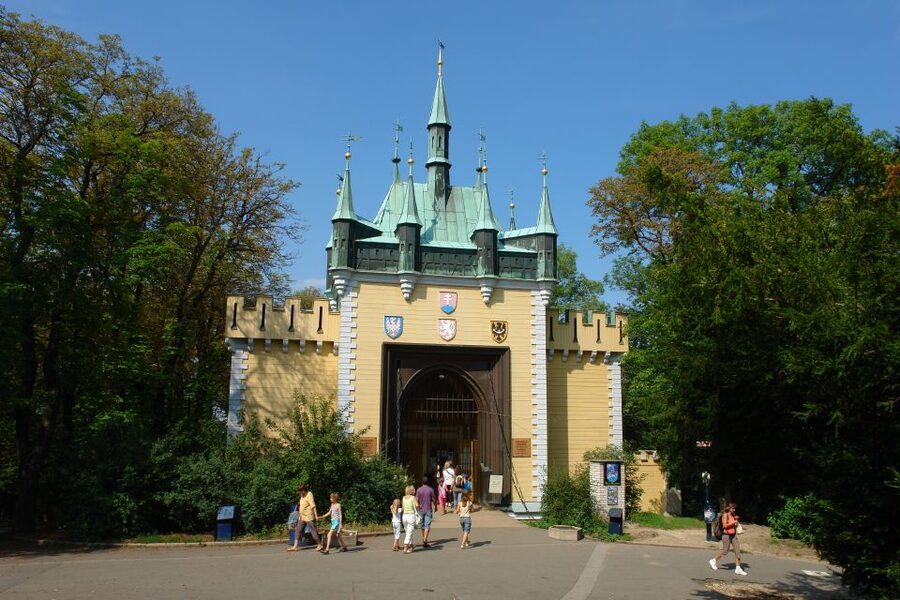 Prague: Petřín Tower and Mirror Maze Entry Ticket - Climbing all 299 steps