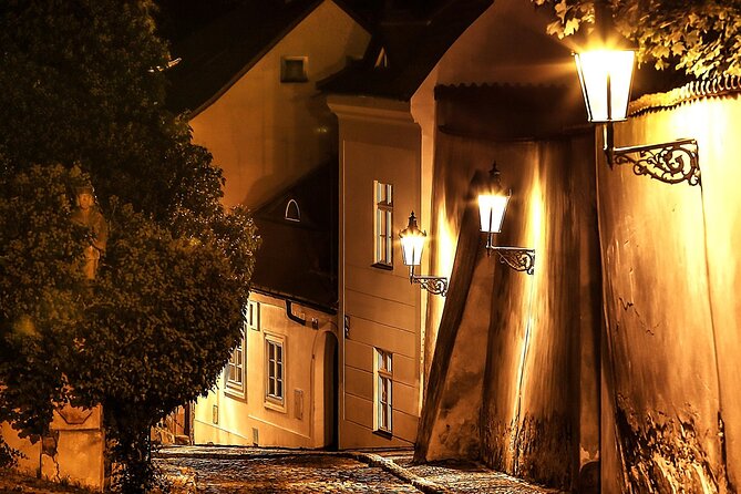 Prague Photoshoot for Couples, Betrothed, Family & Friends - Starting with makeup and styling