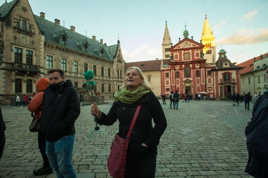Prague: Prague Castle & Charles Bridge – guided tour in German - Prague Castle without the paid interiors