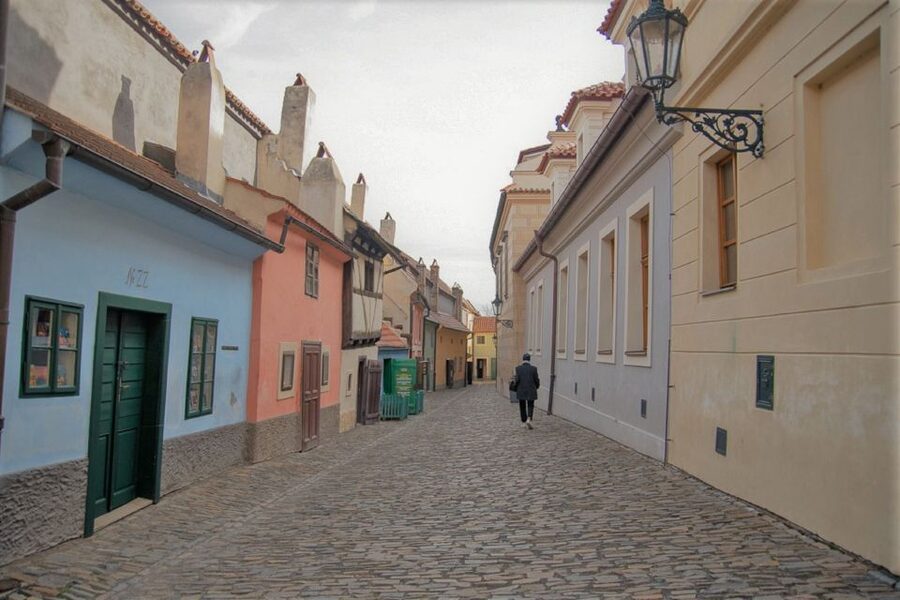 Prague: Prague Castle Complex Smartphone Audio Guide - Golden Lane and the lives behind the tiny doors