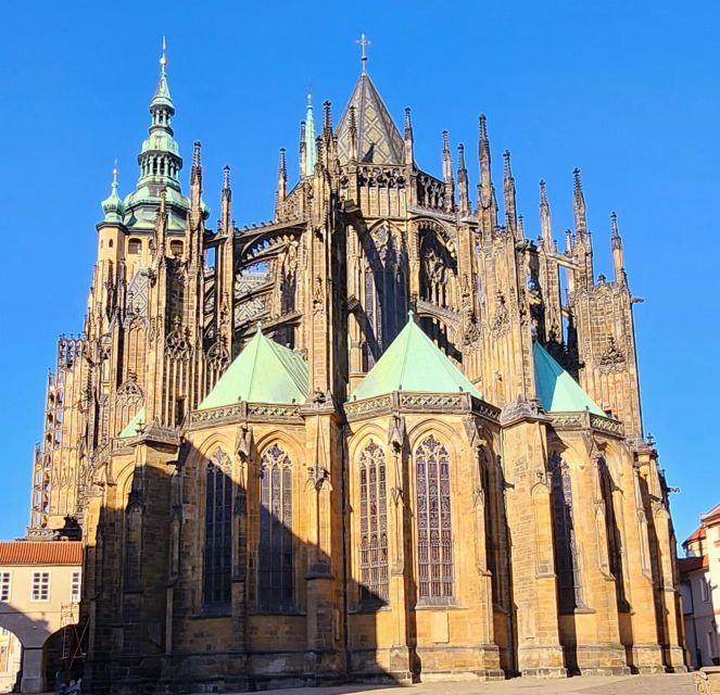 Prague: Prague Castle Private Walking Tour - St. Vitus Cathedral and the center of Czech power