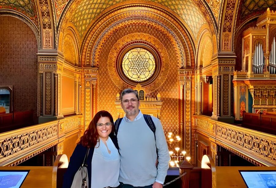 Prague: Prague Synagogues & the Jewish Cemetery Guided Tour - Meeting at Old Town Square