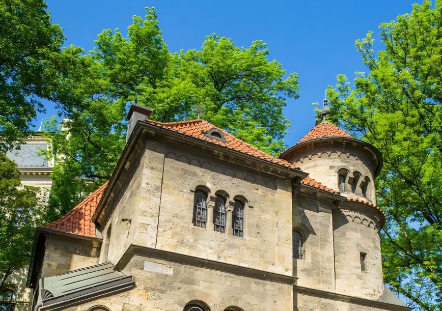 Prague: Prague Synagogues & the Jewish Cemetery Guided Tour - Klausen Synagogue and the Shape of Religious Life