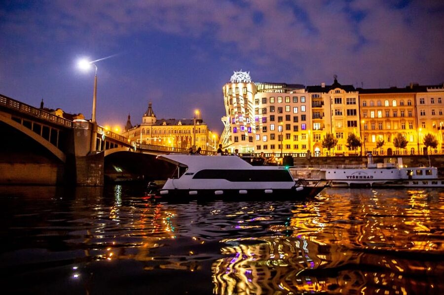 Prague: Private River Cruise with Unlimited Beer or Prosecco - Should you book Yachtboat One?