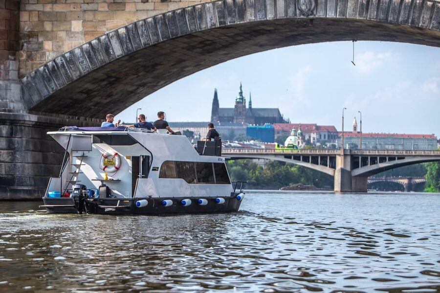 Prague: Private River Cruise with Unlimited Beer or Prosecco - Vysehrad and the greener route