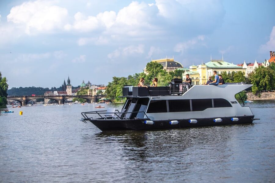 Prague: Private River Cruise with Unlimited Beer or Prosecco - Who will enjoy this private Vltava cruise?