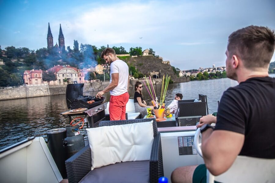 Prague: Private River Cruise with Unlimited Beer or Prosecco - Meeting point, weather, and cancellation