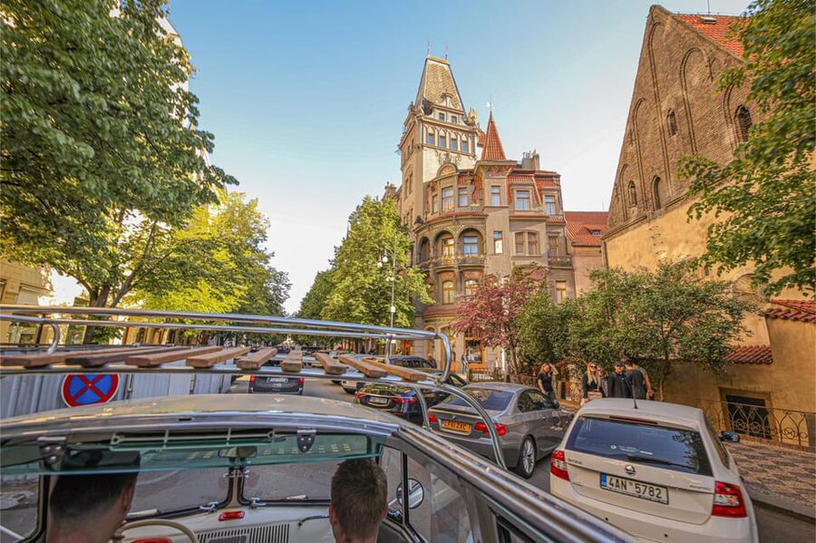 Prague: Private Sightseeing Tour in original VW Samba bus - Choosing between 40 minutes and 1.5 hours