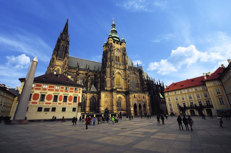Prague: Private Tour of the Prague Castle Grounds - Why Prague Castle works best with a guide