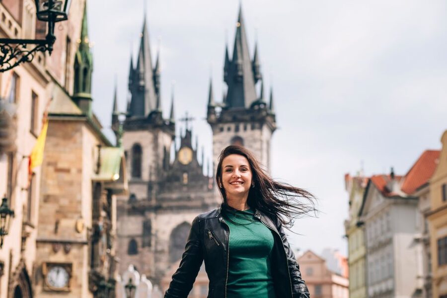 Prague: Professional Photoshoot in the Old Town - Why a short Old Town photoshoot works