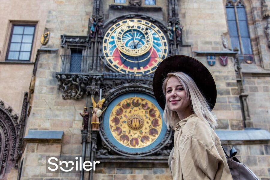 Prague: Professional Photoshoot in the Old Town - Photographing Old Town Square and the Astronomical Clock