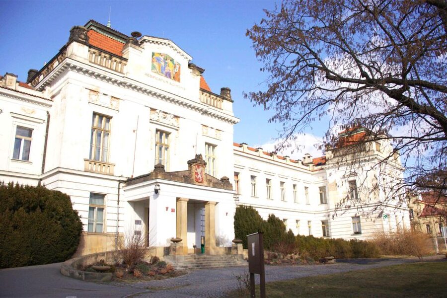 Prague: Psychiatric Hospital and Abandoned Cemetery Tour - Who will enjoy this unusual Prague outing?