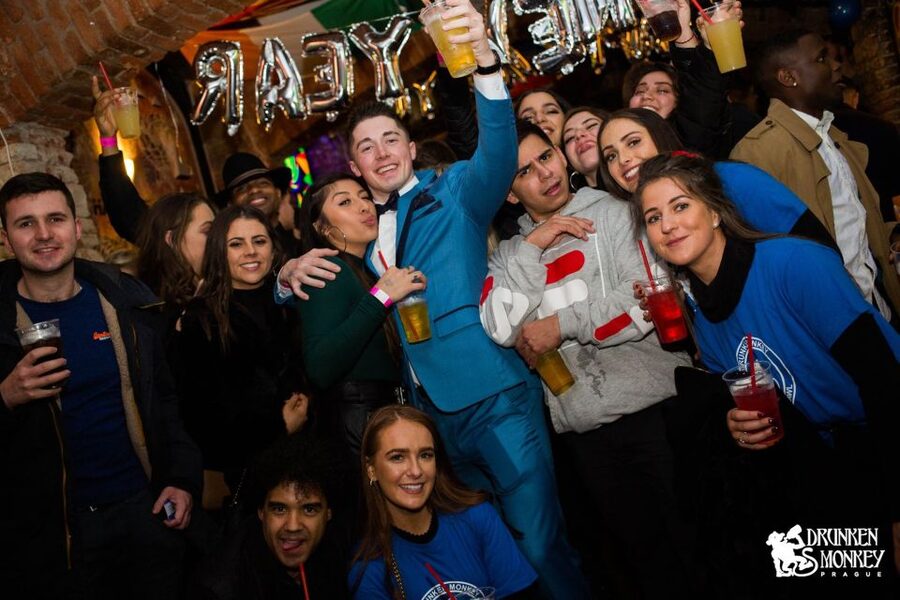 Prague: Pub Crawl with Open Bar and VIP Entry - The first two-hour open bar