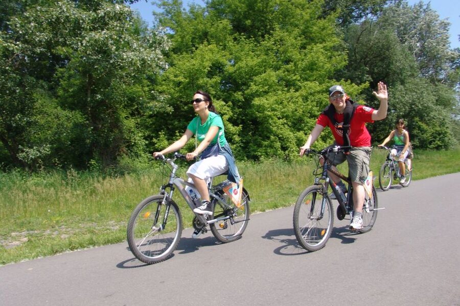 Prague: River & Park Bike Tour to Troja Chateau - From Dlouhá Street to the Vltava