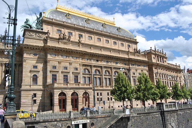 Prague's charming old places tour in Russian language - Rotunda views and the Vltava riverfront