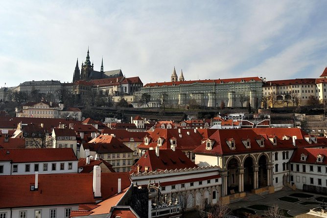 Prague's charming old places tour in Russian language - A Czech beer break near Uhelný trh