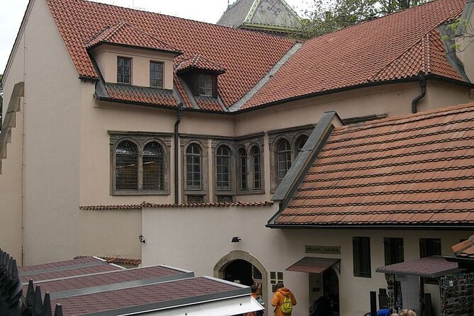 Prague's Jewish Quarter: A Self-Guided Audio Tour - Old-New Synagogue: pause before paying to enter