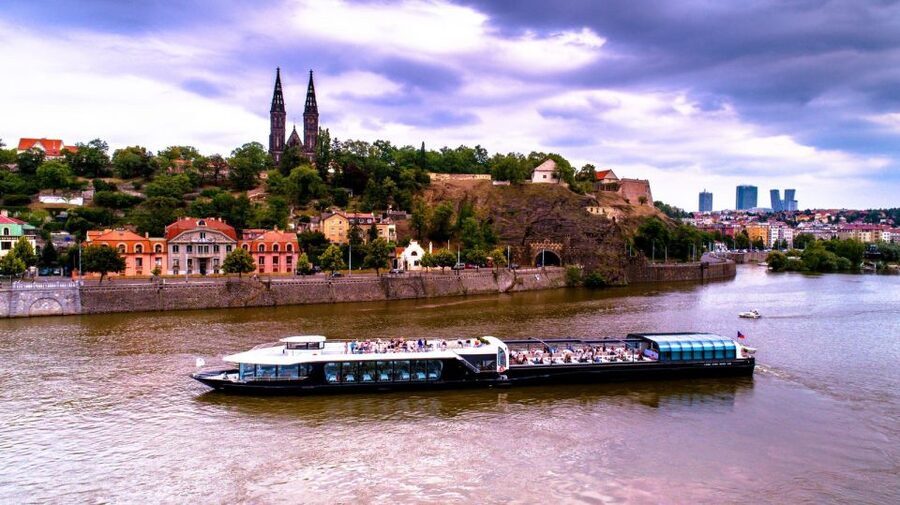 Prague: Sightseeing Dinner Cruise on Open-Top Glass Boat - A three-hour view of Prague from the Vltava