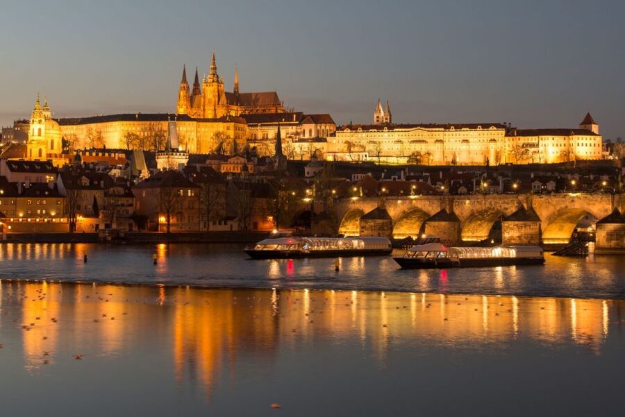 Prague: Sightseeing Dinner Cruise on Open-Top Glass Boat - Dinner: broad choice, buffet limitations