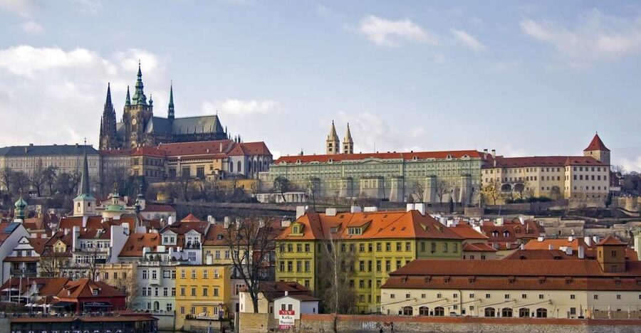 Prague Sightseeing Tour with Lunch - A six-hour introduction to Prague’s big story