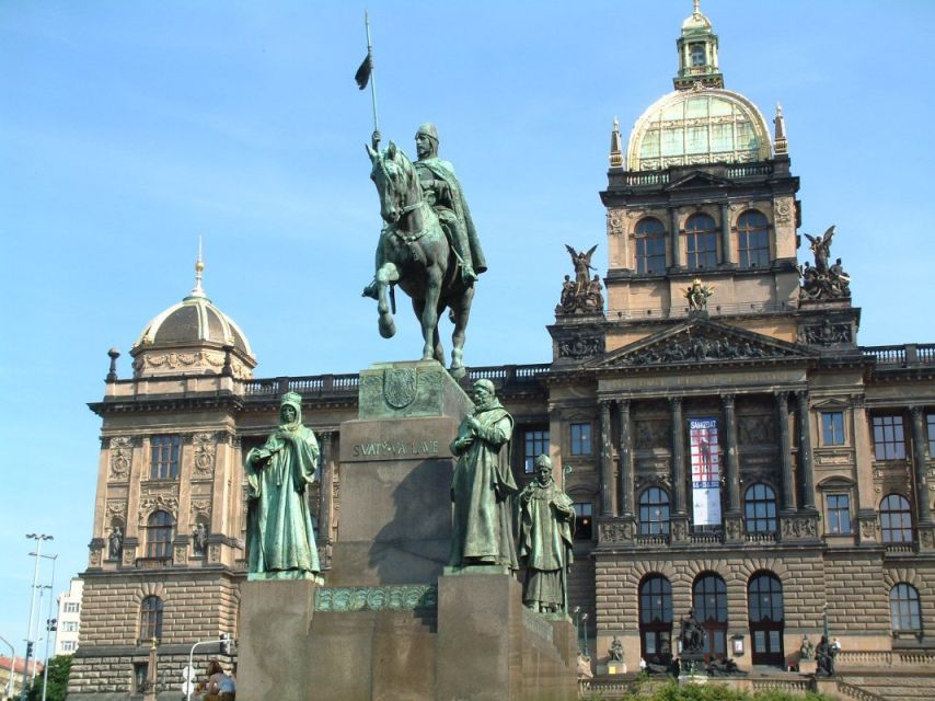 Prague Sightseeing Tour with Lunch - Loreta and the Strahov district