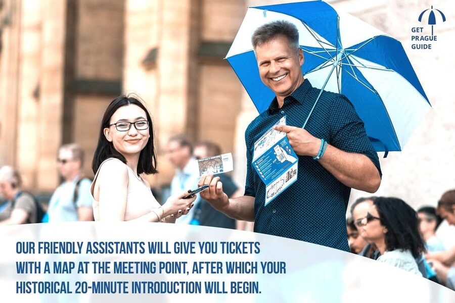 Prague: Skip-the-line Castle Ticket and Optional AudioGuide - Finding the blue and white umbrella