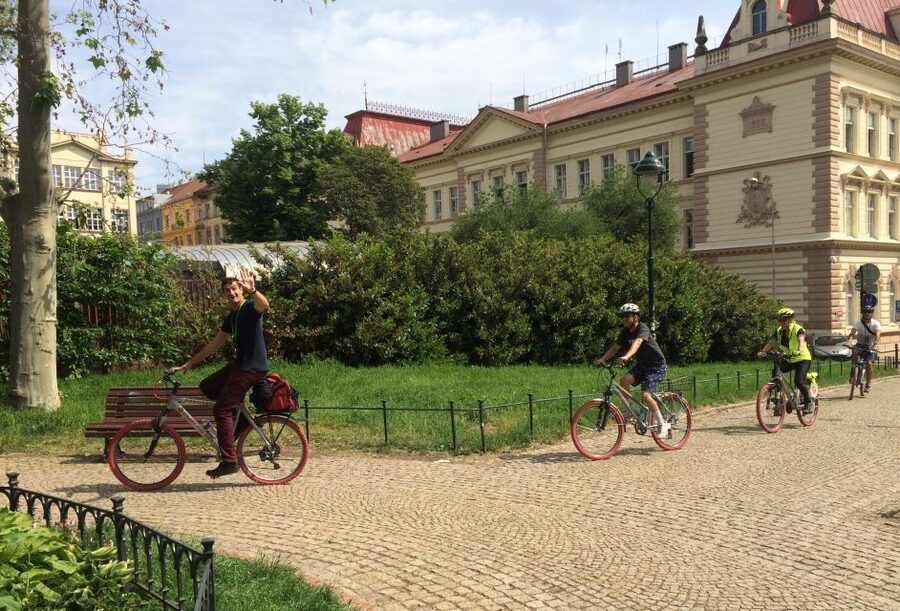 Prague: Stunning Viewpoints, Castle, City & Park E-Bike Tour - Crossing Hlávkův most and getting the city in view