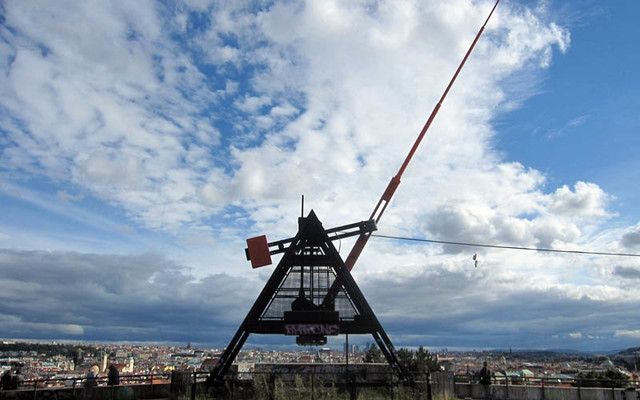 Prague: Stunning Viewpoints, Castle, City & Park E-Bike Tour - Kampa Island and the planned break