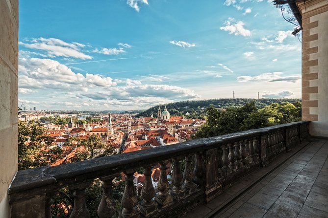 Prague Super Saver: Lobkowicz Palace Concert plus Lobkowicz Palace Museum Entrance Ticket - Finding the palace inside Prague Castle