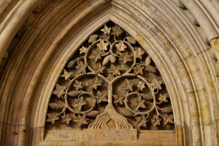 Prague: Synagogues and Jewish Quarter Private Walking Tour - What the guides add to the visit