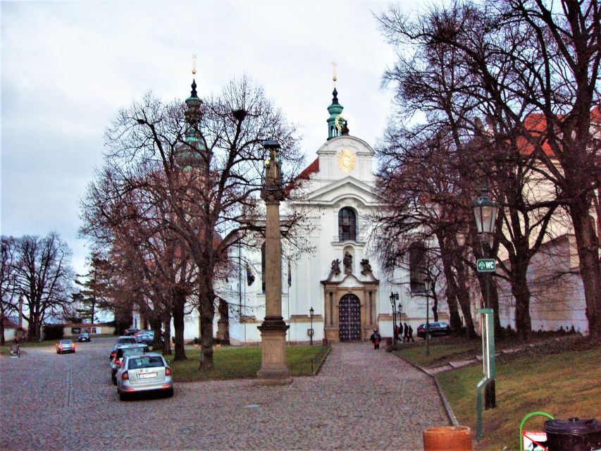 Prague: Tailored Sightseeing Tour in French - Old Town Square gives you an easy starting point