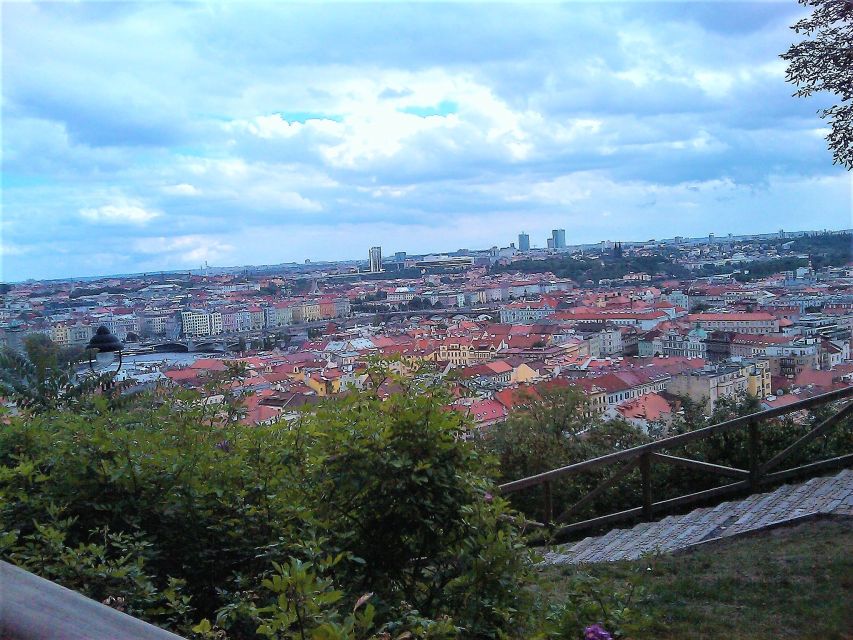 Prague: Tailored Sightseeing Tour in French - The Jewish Quarter adds a serious historical layer