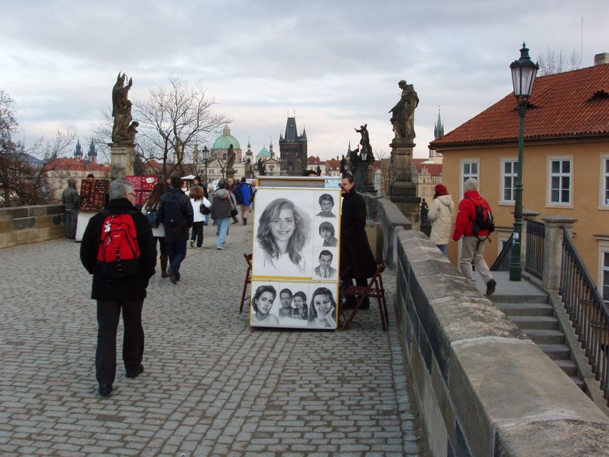 Prague: Tailored Sightseeing Tour in French - Practical details that affect your booking