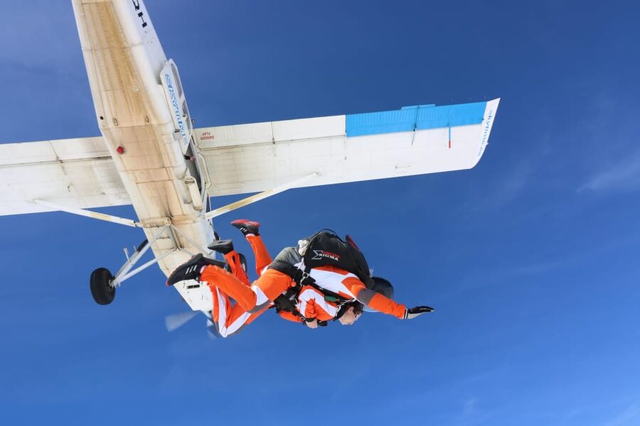 Prague: Tandem Skydiving 14,000ft over Prague with Transfers - Timing, weather, and practical planning