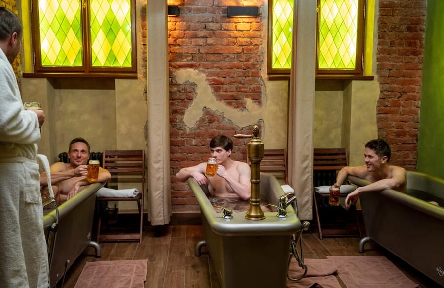 Prague: The Largest Beer SPA with Unlimited Beer Consumption - Arrival, lockers, and getting ready