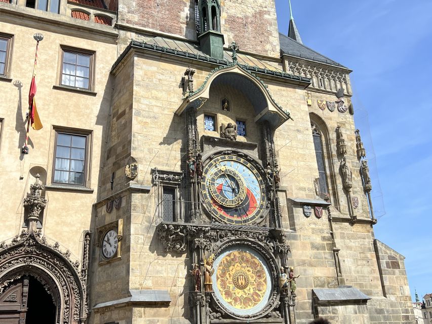Prague Tour in Spanish - War, communism, and the Velvet Revolution