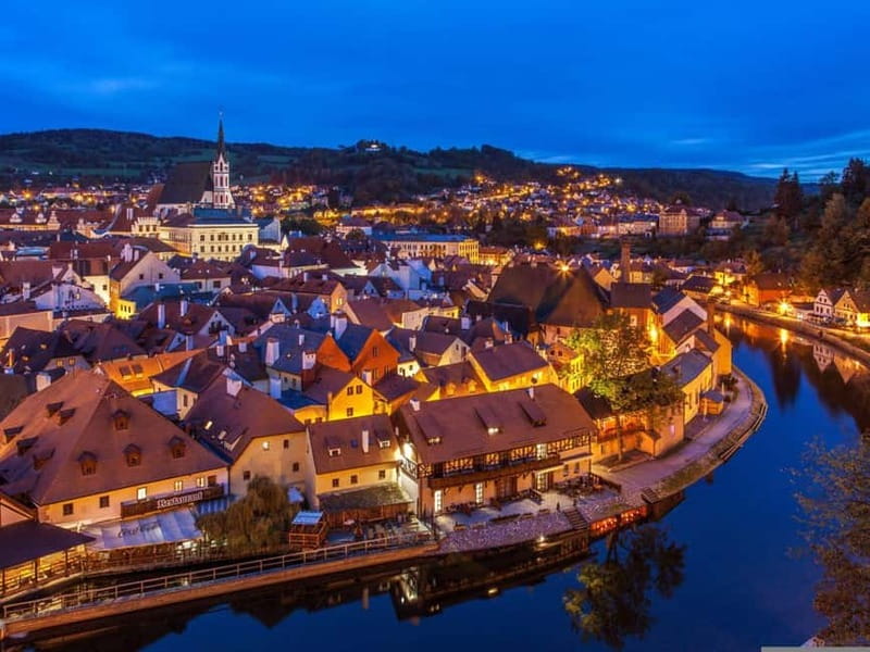 Prague: Transfer to Vienna via fabulous Cesky Krumlov - Krumlov Castle and the views from above